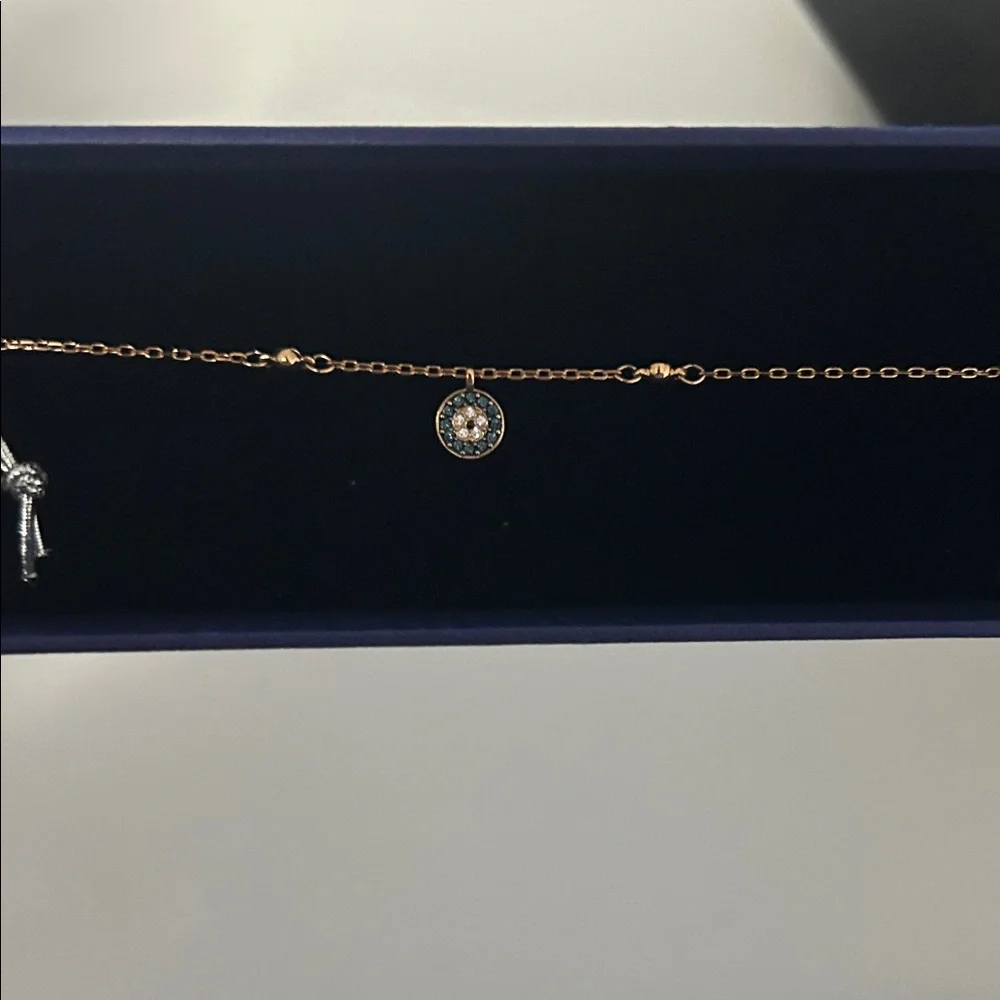 PERFECT 4 VALENTINES - BN NEVER WORN Swarovski Rose Gld Bracelet w/ 🧿 Charm - Picture 4 of 5